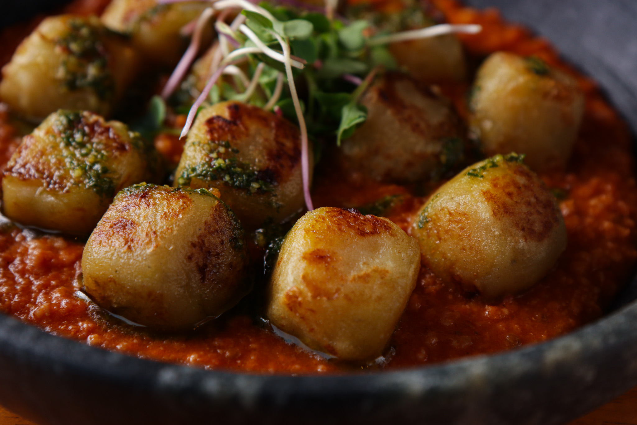 Gnocchi de batata-doce com ragu de linguiça caipira